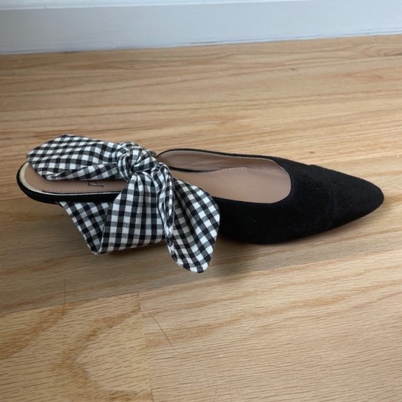 Black Crissy Pumps - Picture 2 of 2